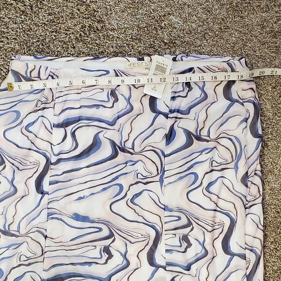 NWT Torrid Festi Blue, Peach & White Watercolor Skirt - Picture 4 of 6